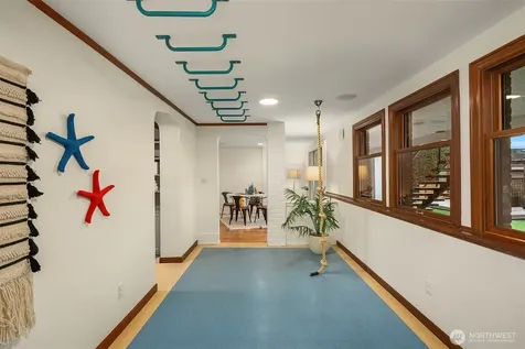 2409 29th Avenue W Seattle WA 98199