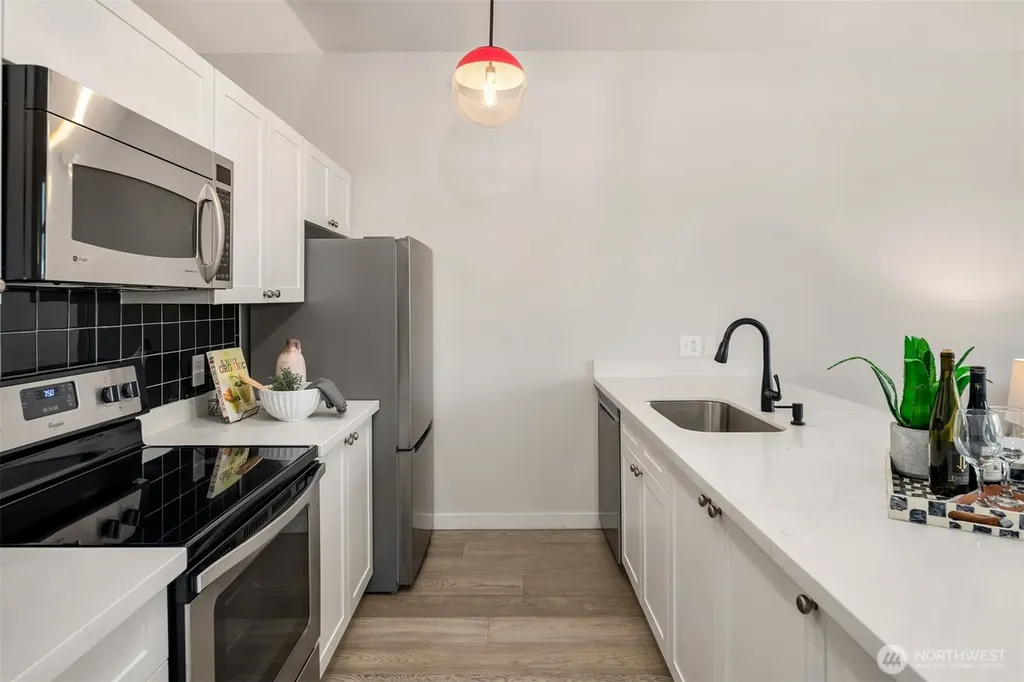 2717 Western Avenue Seattle WA 98121