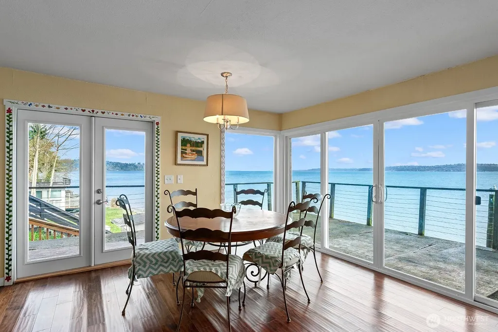 8032 SW Hawthorne Lane Vashon WA 98070