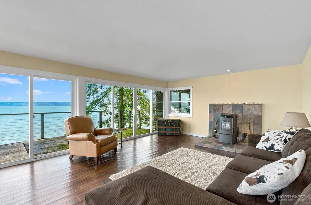 8032 SW Hawthorne Lane Vashon WA 98070