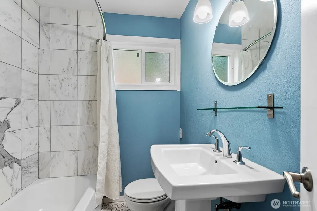8032 SW Hawthorne Lane Vashon WA 98070