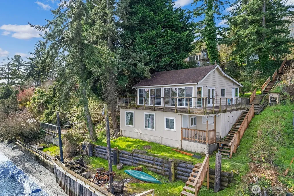 8032 SW Hawthorne Lane Vashon WA 98070