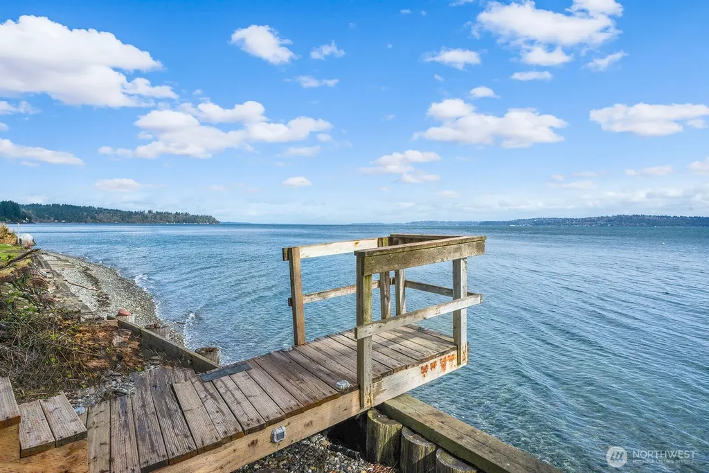 8032 SW Hawthorne Lane Vashon WA 98070