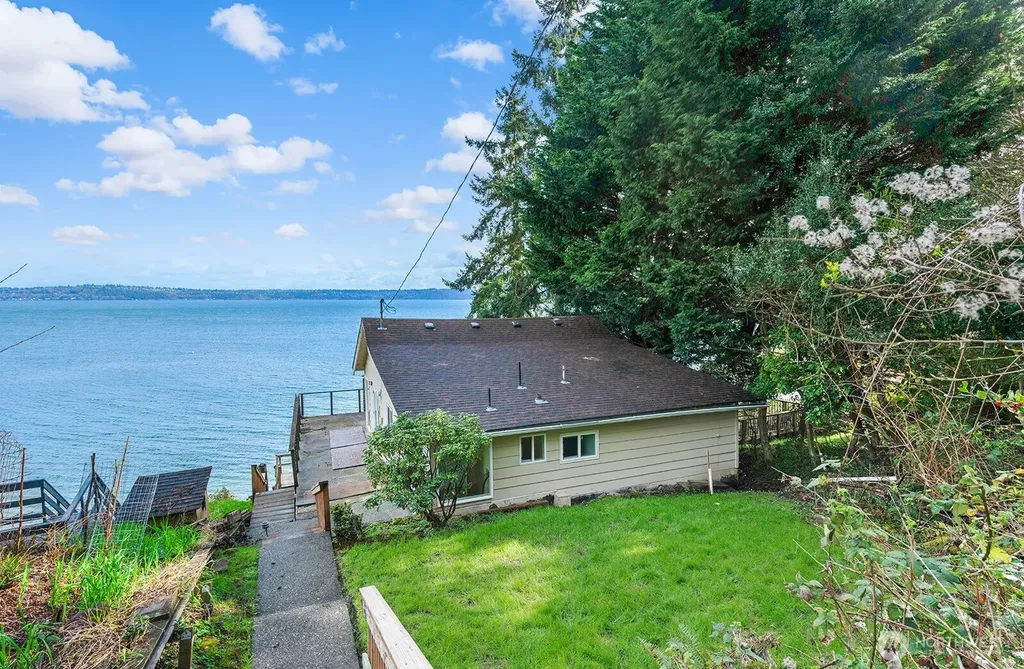 8032 SW Hawthorne Lane Vashon WA 98070