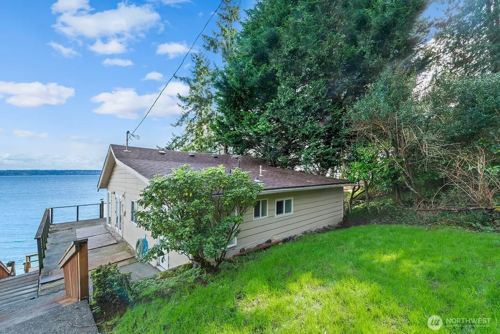 8032 SW Hawthorne Lane Vashon WA 98070