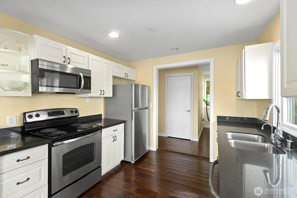 8032 SW Hawthorne Lane Vashon WA 98070