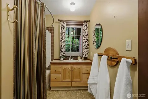 7400 Island Center Road NE Bainbridge Island WA 98110