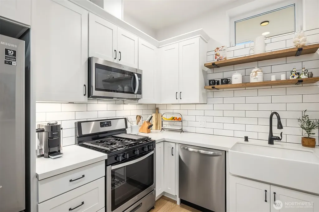 6041 42nd Avenue SW Seattle WA 98136