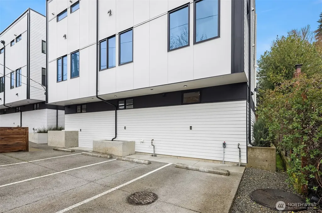 6041 42nd Avenue SW Seattle WA 98136