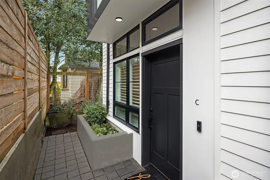 6041 42nd Avenue SW Seattle WA 98136