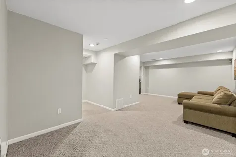 13716 106th Street E Puyallup WA 98374