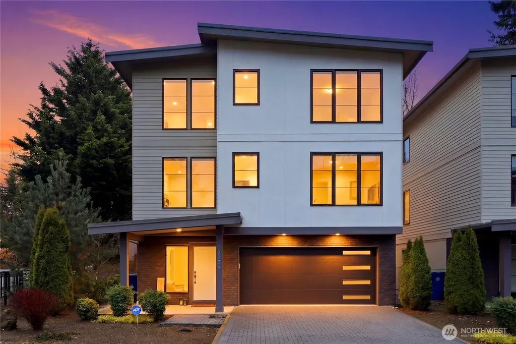 12129 NE 109th Way Kirkland WA 98033