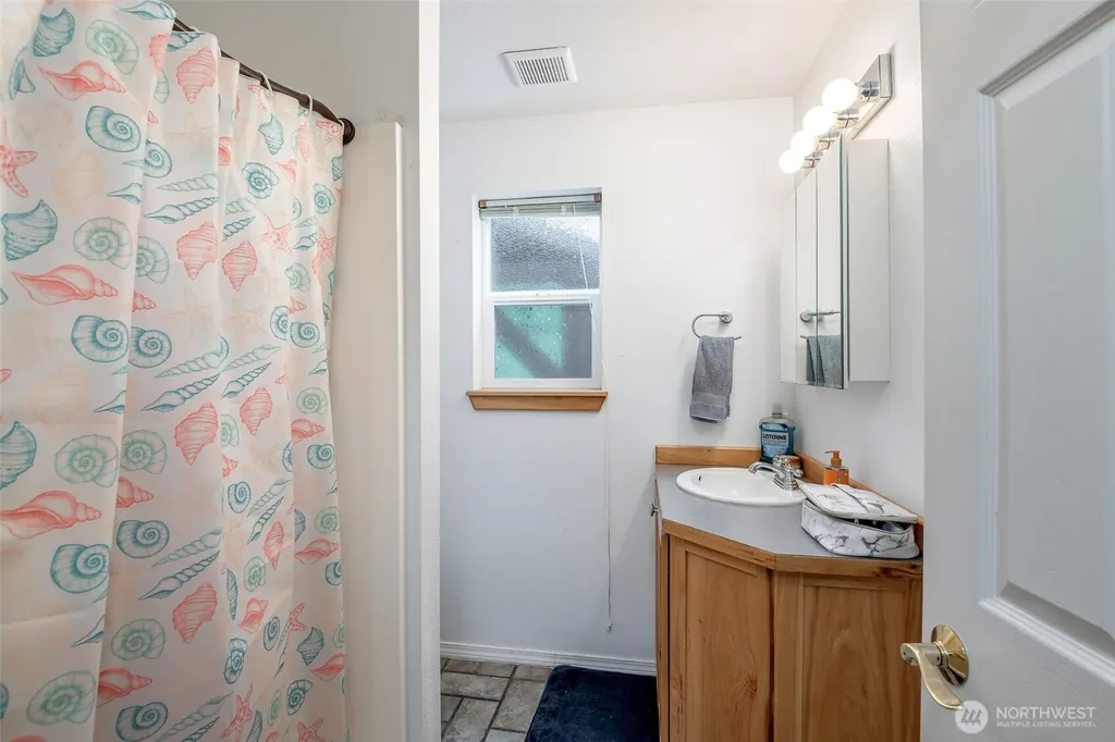 9203 Kootenai Drive Anderson Island WA 98303