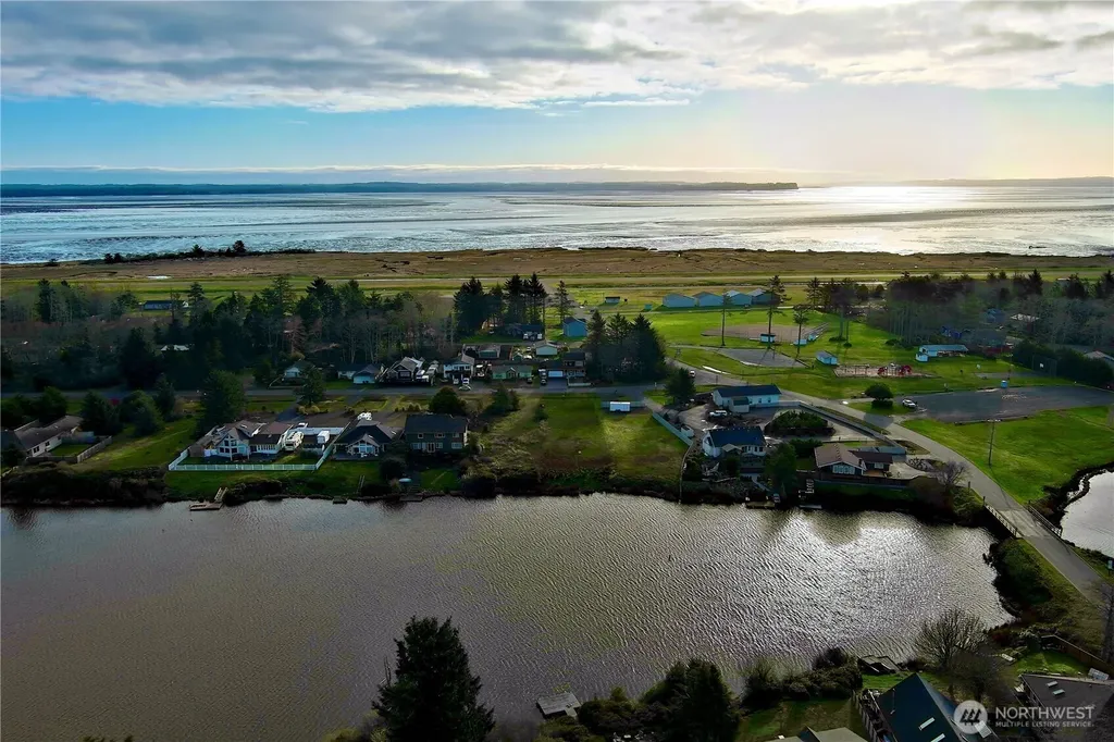 509 E Chance A La Mer NE Ocean Shores WA 98569
