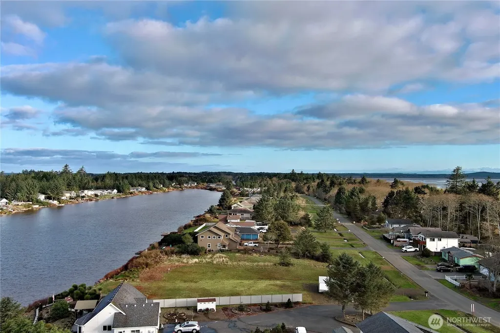509 E Chance A La Mer NE Ocean Shores WA 98569