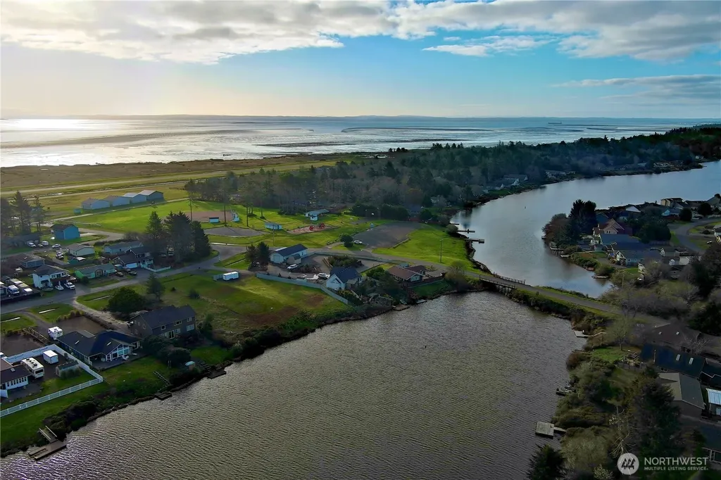 509 E Chance A La Mer NE Ocean Shores WA 98569