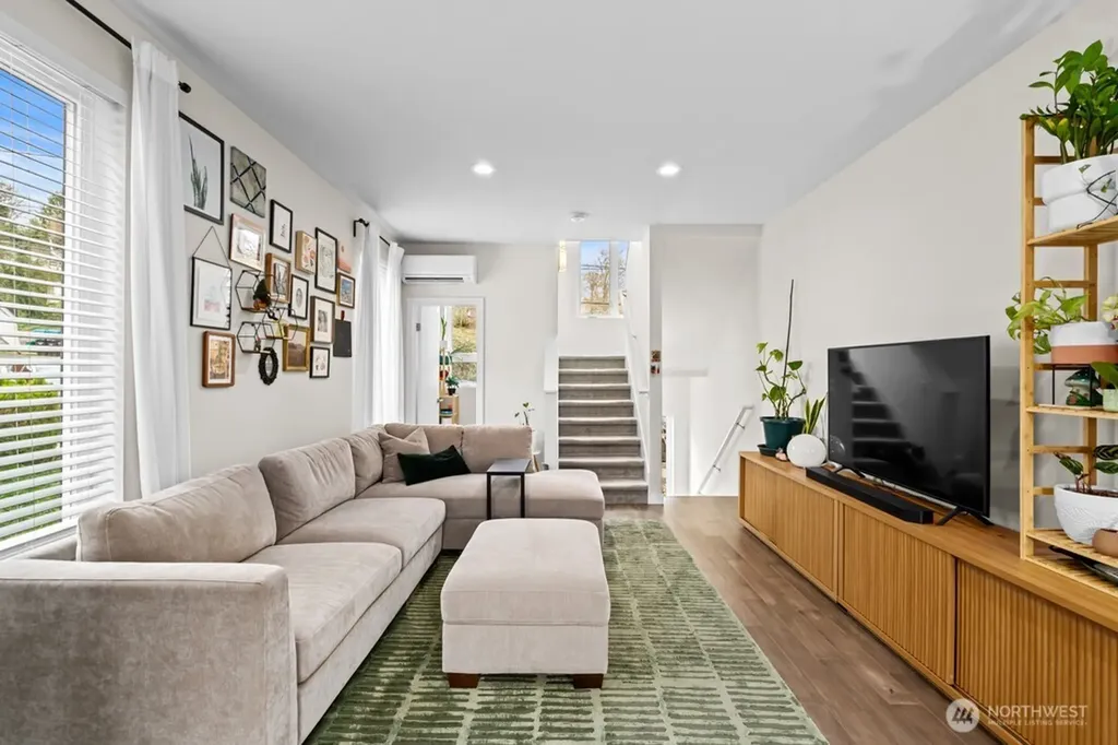 9266 50th Avenue S Seattle WA 98118