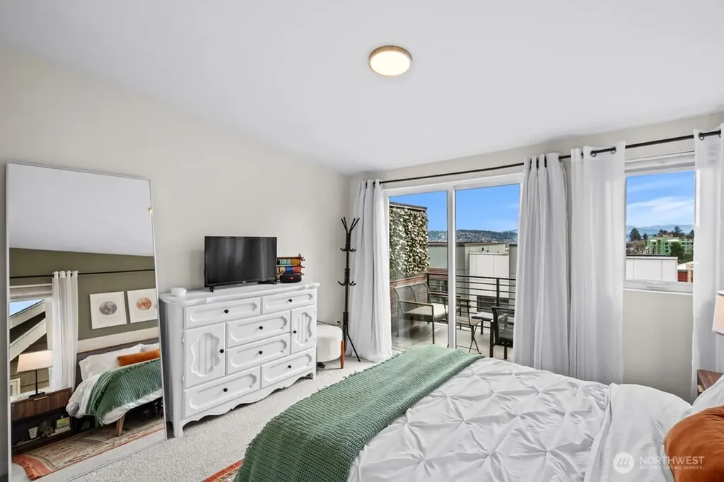 9266 50th Avenue S Seattle WA 98118