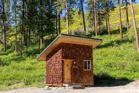 23 Whitebark Lane Winthrop WA 98862