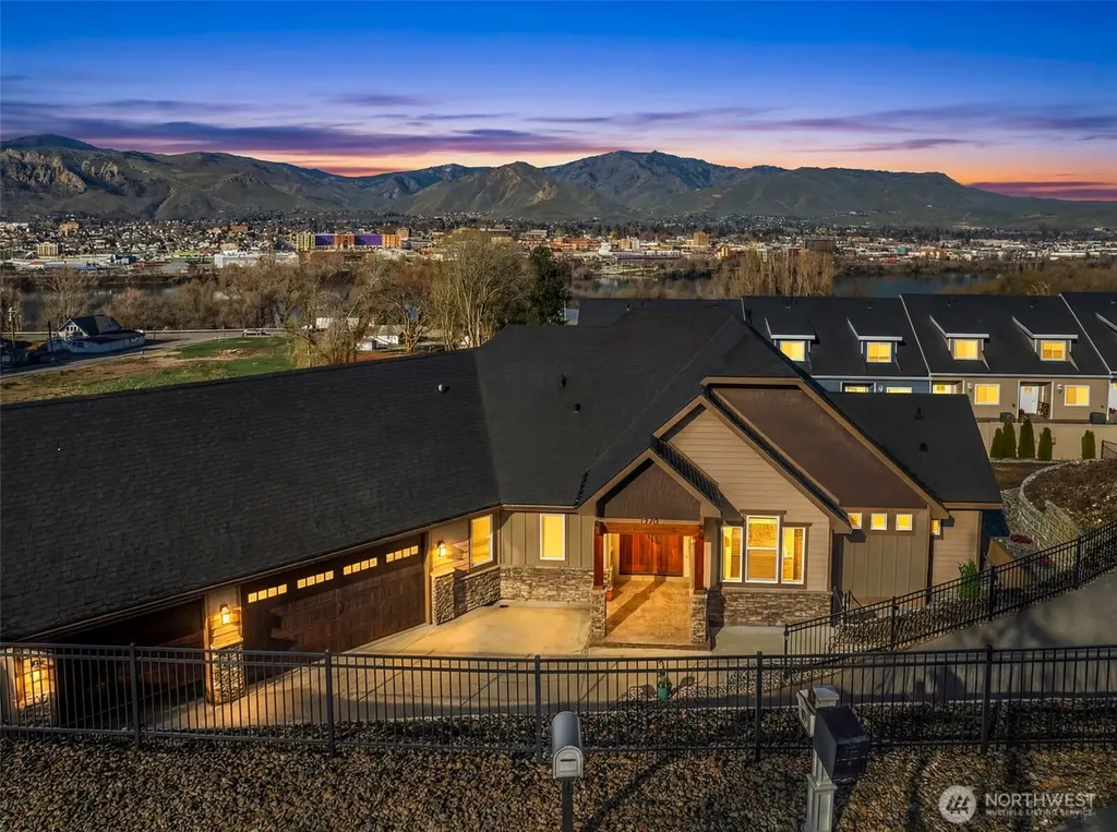 1330 N Arbor Terrace East Wenatchee WA 98802
