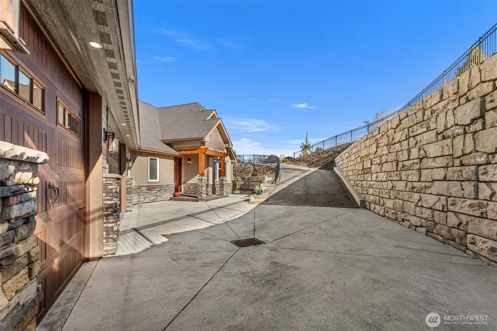 1330 N Arbor Terrace East Wenatchee WA 98802