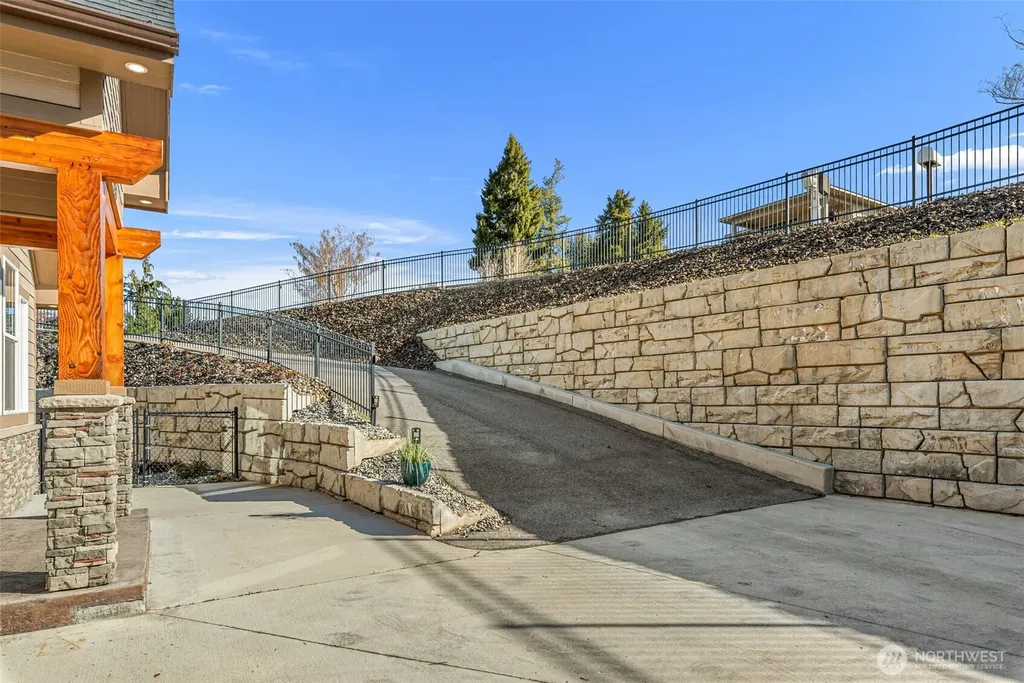 1330 N Arbor Terrace East Wenatchee WA 98802