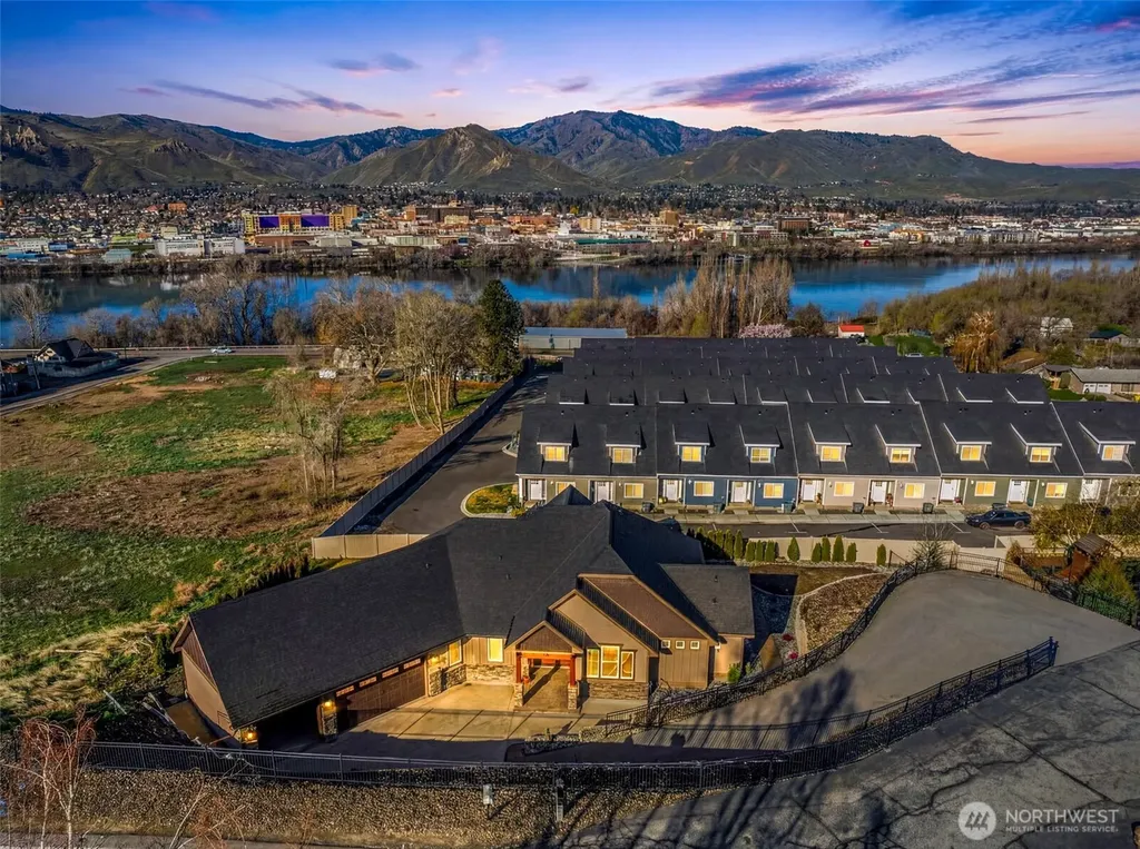 1330 N Arbor Terrace East Wenatchee WA 98802