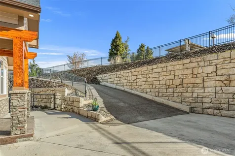 1330 N Arbor Terrace East Wenatchee WA 98802
