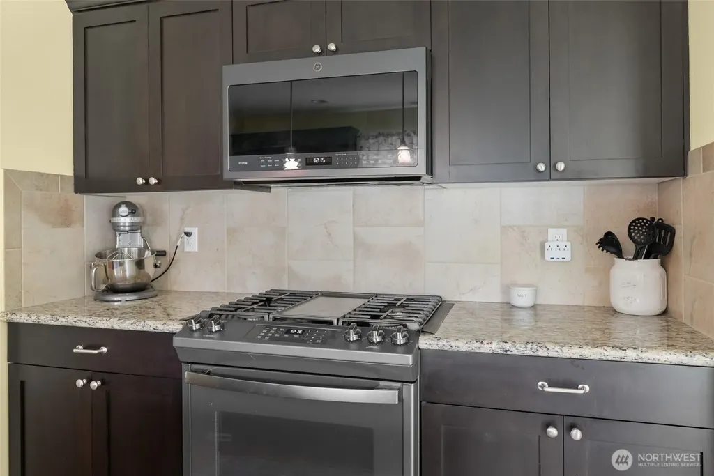 956 Cove View Circle Oak Harbor WA 98277