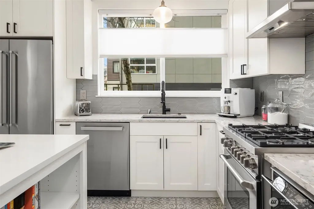 2009 E John Street Seattle WA 98112