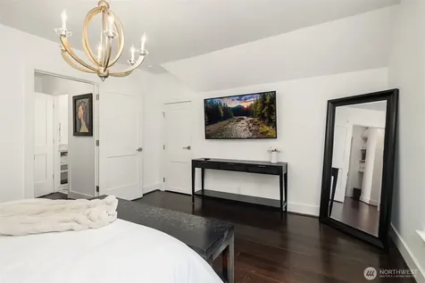 2009 E John Street Seattle WA 98112