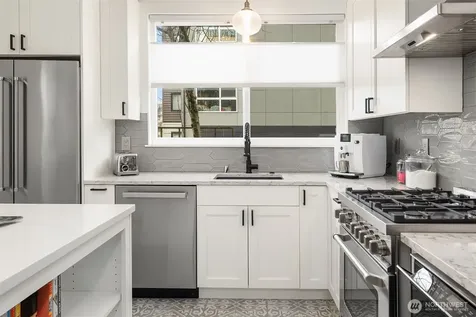 2009 E John Street Seattle WA 98112