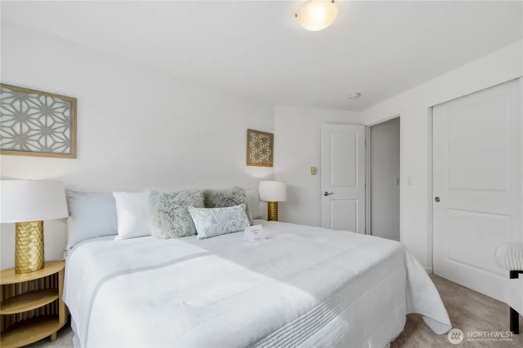 3045 20th Avenue W Seattle WA 98199