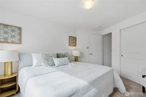 3045 20th Avenue W Seattle WA 98199