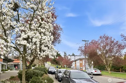 3045 20th Avenue W Seattle WA 98199