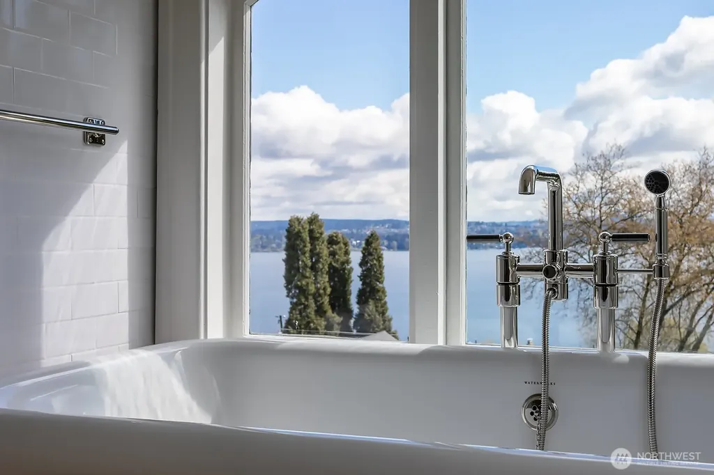 624 35th Avenue Seattle WA 98122