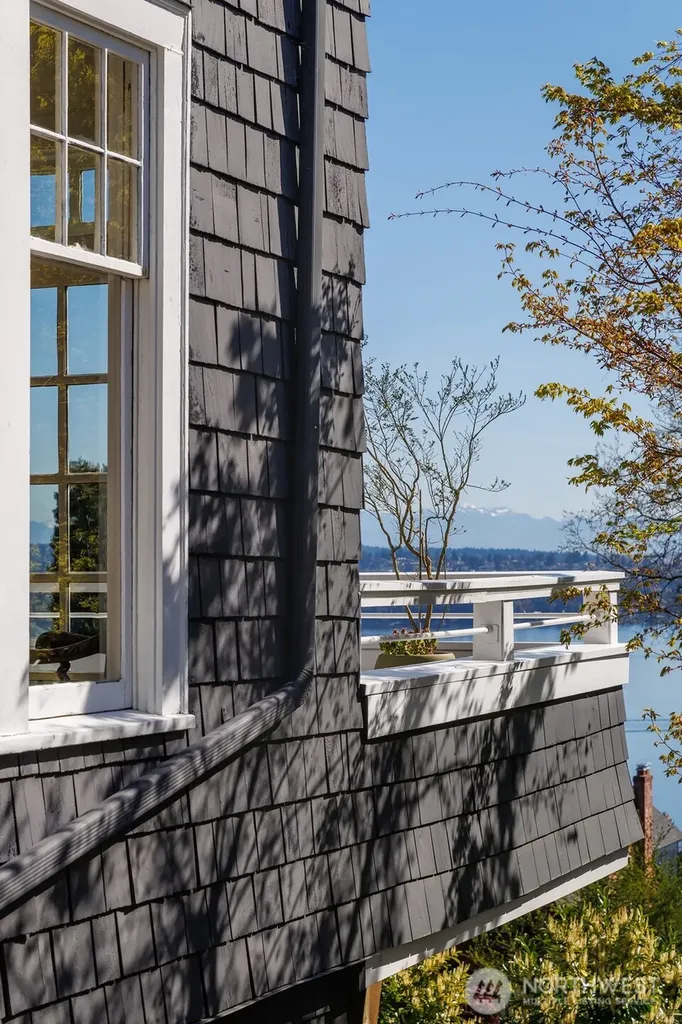 624 35th Avenue Seattle WA 98122