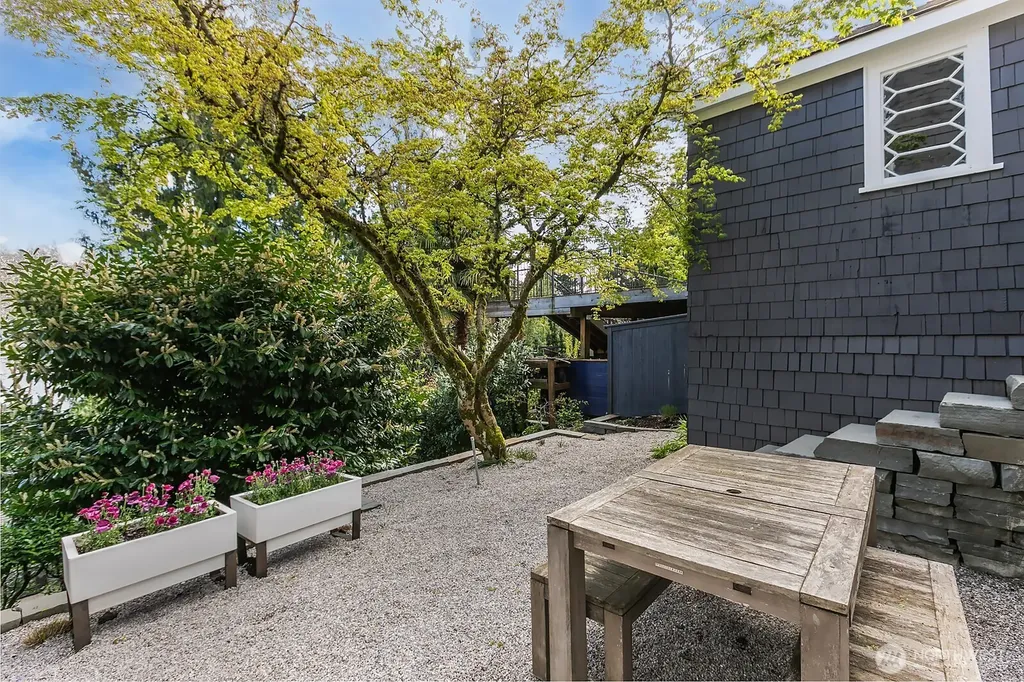 624 35th Avenue Seattle WA 98122