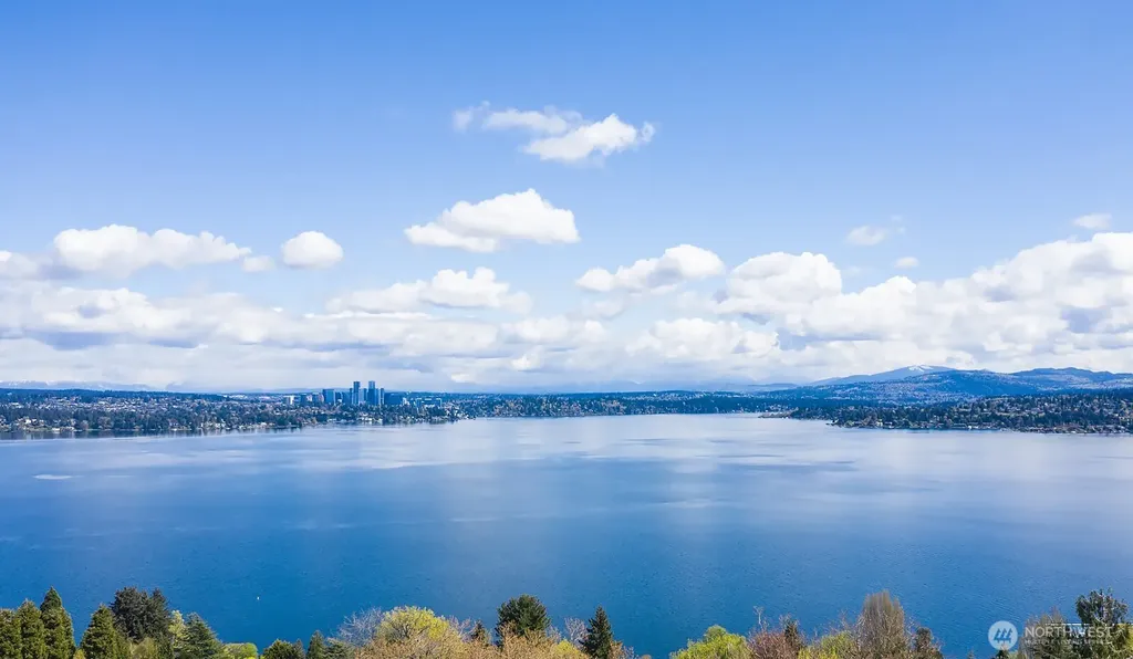 624 35th Avenue Seattle WA 98122