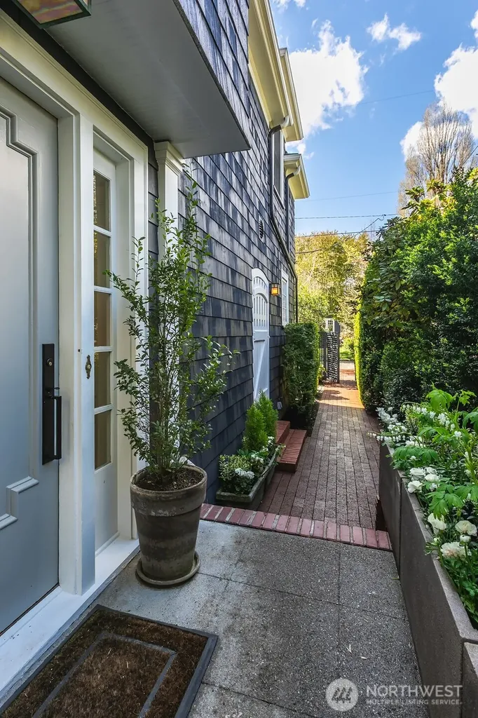 624 35th Avenue Seattle WA 98122