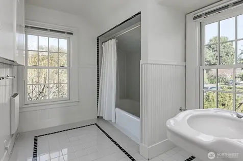 624 35th Avenue Seattle WA 98122