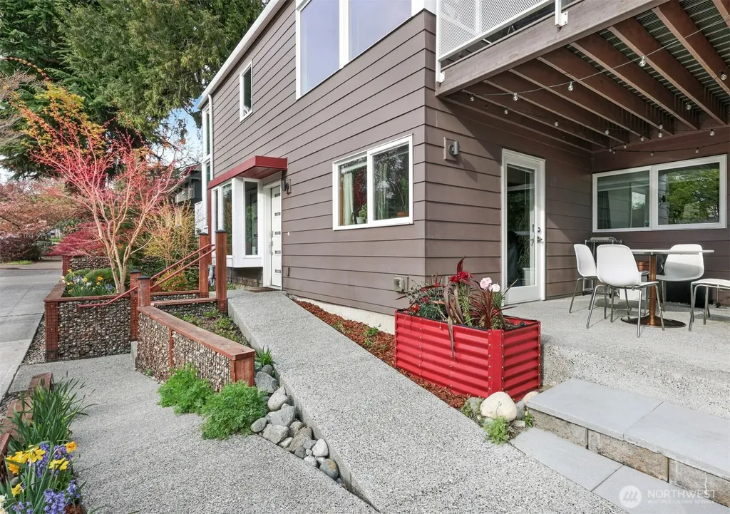 3203 James Street Seattle WA 98122