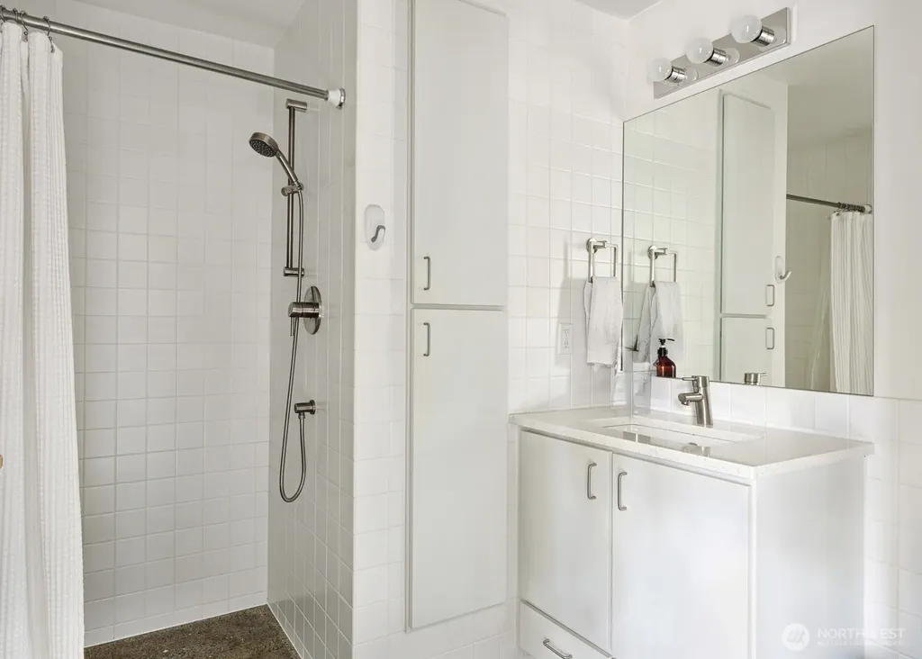 3203 James Street Seattle WA 98122