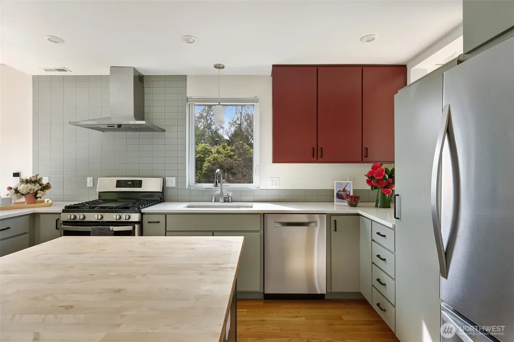3203 James Street Seattle WA 98122