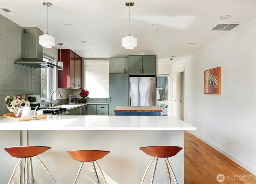3203 James Street Seattle WA 98122