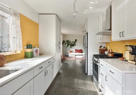 3203 James Street Seattle WA 98122