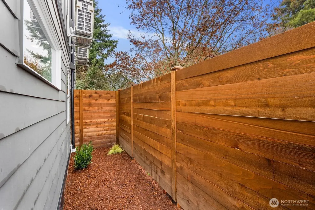 806 S Rose Street Seattle WA 98108
