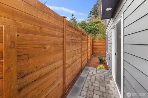 806 S Rose Street Seattle WA 98108