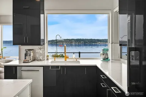 3828 W Lake Sammamish Parkway SE Bellevue WA 98008