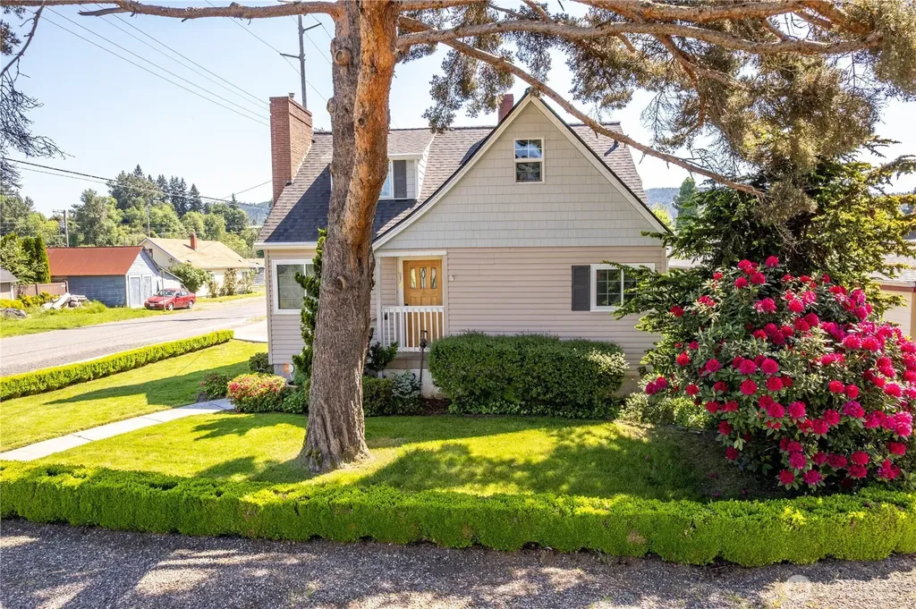 412 Kirby Avenue SE Castle Rock WA 98611